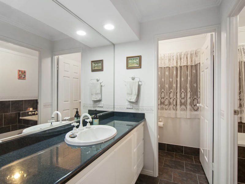 2 Glenwater Crescent, Helensvale QLD 4212