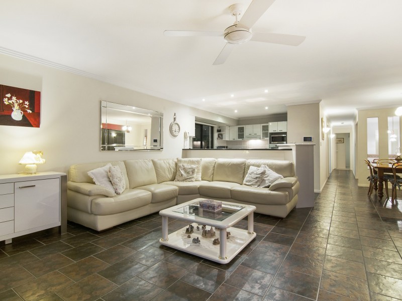 2 Glenwater Crescent, Helensvale QLD 4212