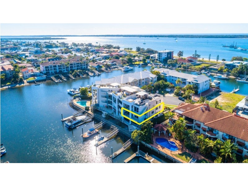 6/18 Canal Avenue, Runaway Bay QLD 4216