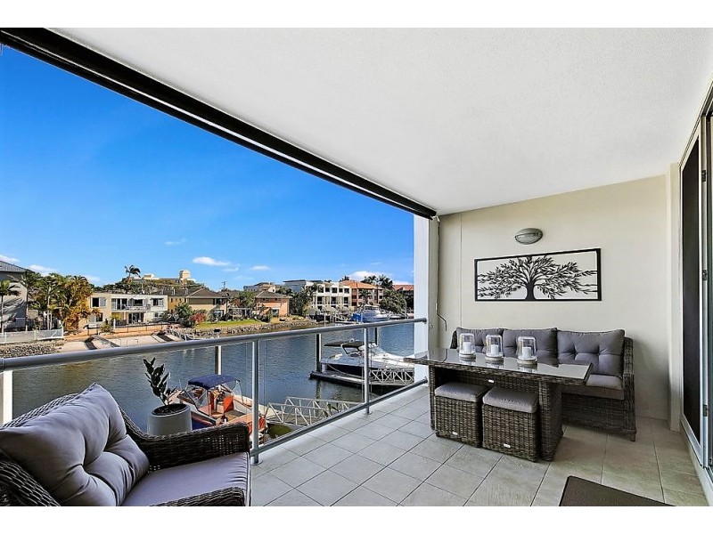6/18 Canal Avenue, Runaway Bay QLD 4216