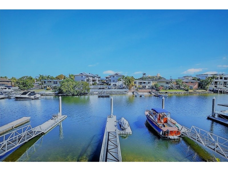 6/18 Canal Avenue, Runaway Bay QLD 4216