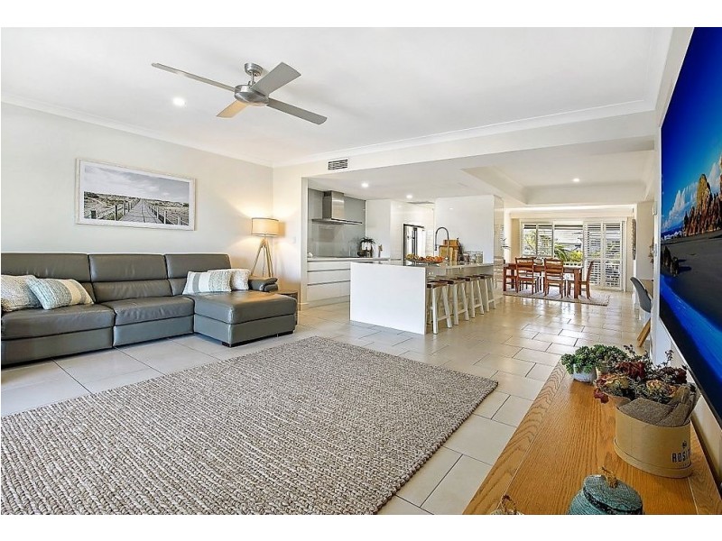 6/18 Canal Avenue, Runaway Bay QLD 4216