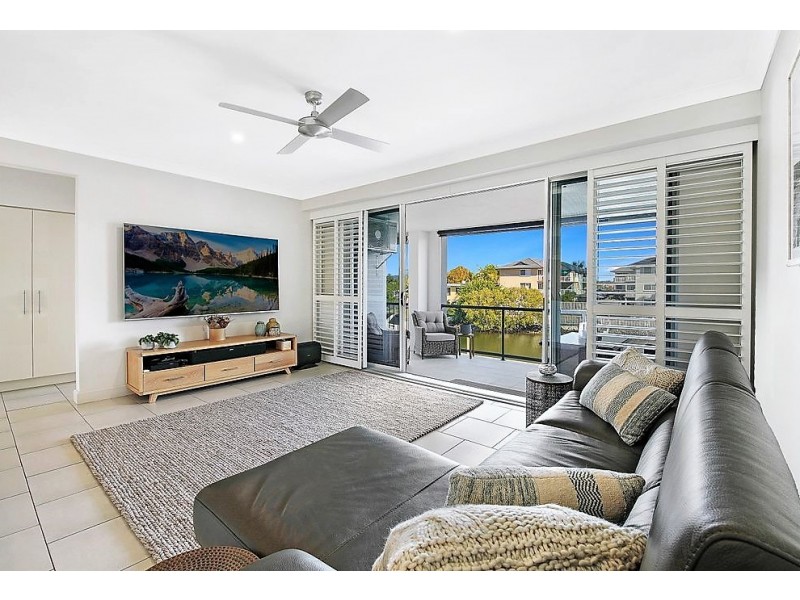 6/18 Canal Avenue, Runaway Bay QLD 4216