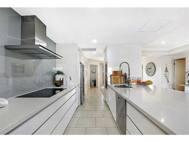 6/18 Canal Avenue, Runaway Bay QLD 4216