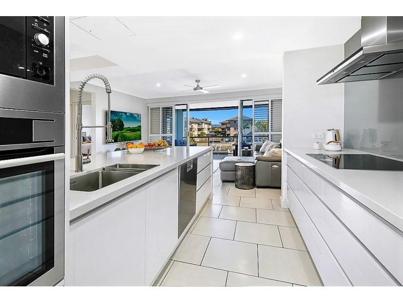 6/18 Canal Avenue, Runaway Bay QLD 4216