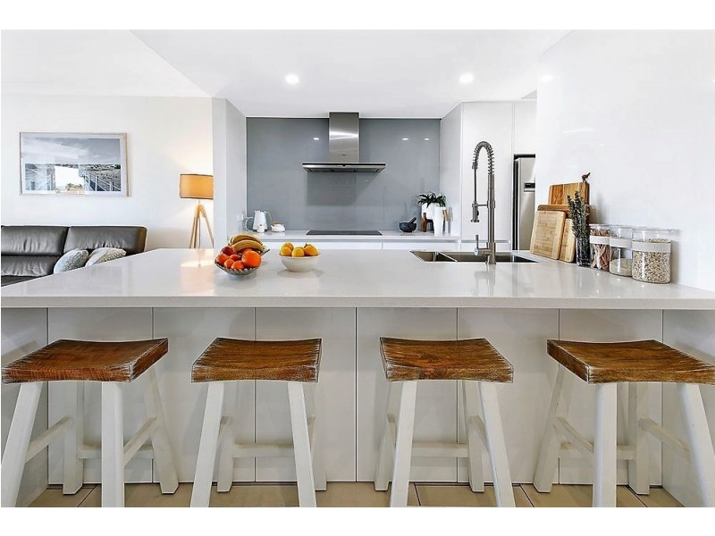 6/18 Canal Avenue, Runaway Bay QLD 4216