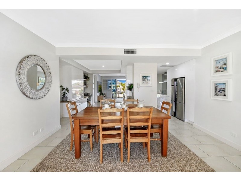 6/18 Canal Avenue, Runaway Bay QLD 4216