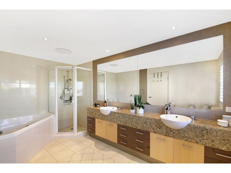 6/18 Canal Avenue, Runaway Bay QLD 4216