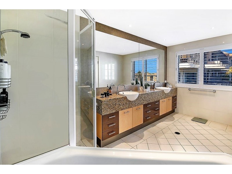 6/18 Canal Avenue, Runaway Bay QLD 4216