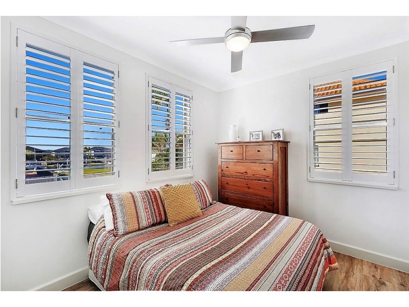 6/18 Canal Avenue, Runaway Bay QLD 4216