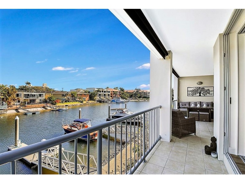 6/18 Canal Avenue, Runaway Bay QLD 4216