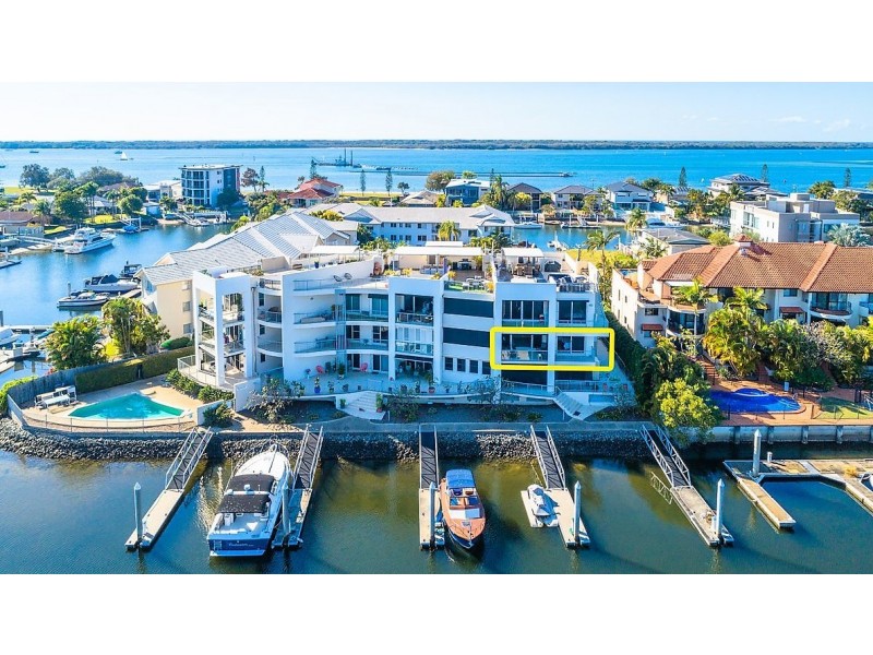 6/18 Canal Avenue, Runaway Bay QLD 4216