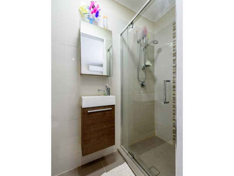 2/11 Ruth Anne Close, Labrador QLD 4215