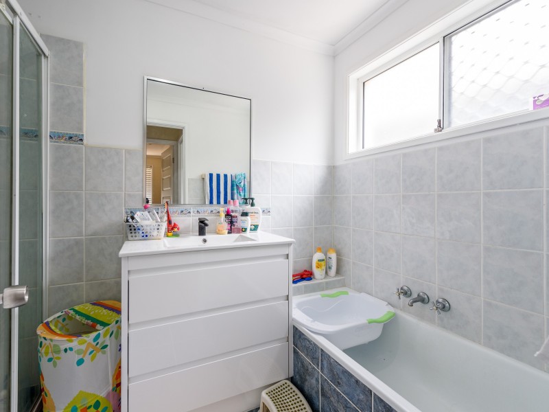 2/11 Ruth Anne Close, Labrador QLD 4215