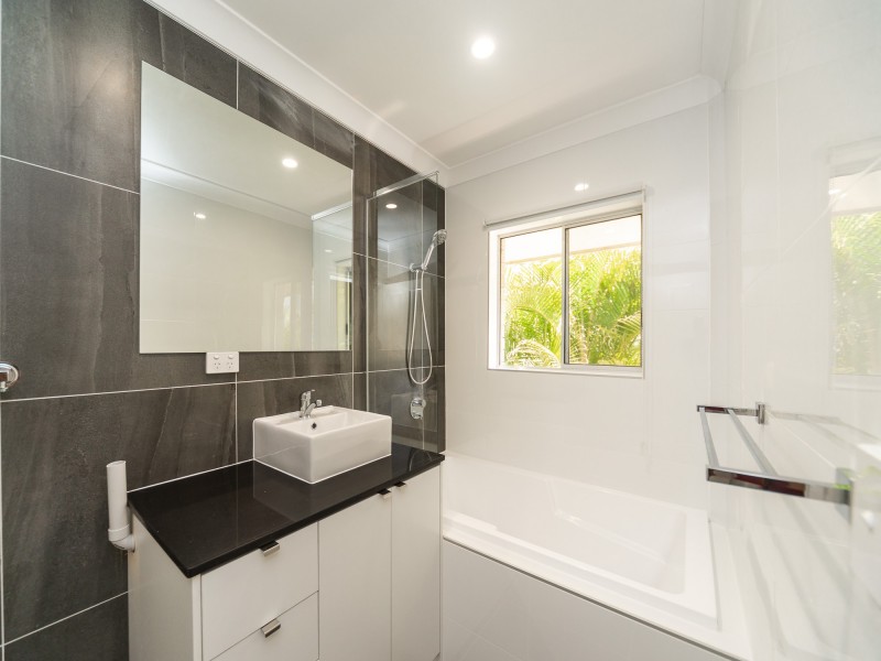 4/17 Madang Crescent, Runaway Bay QLD 4216