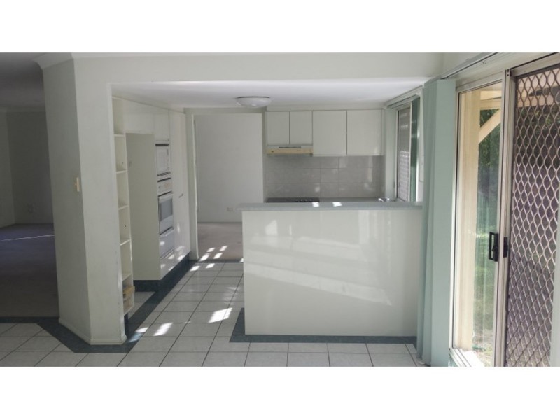 31 Royal Court, Ashmore QLD 4214