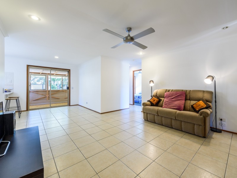 1/15 Robin Joy Close, Labrador QLD 4215