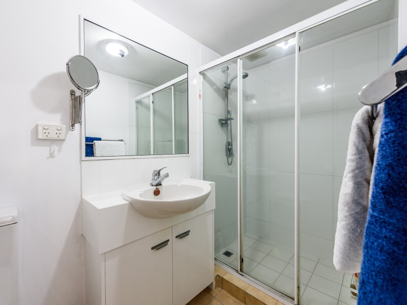 38/37 Bayview Street, Runaway Bay QLD 4216