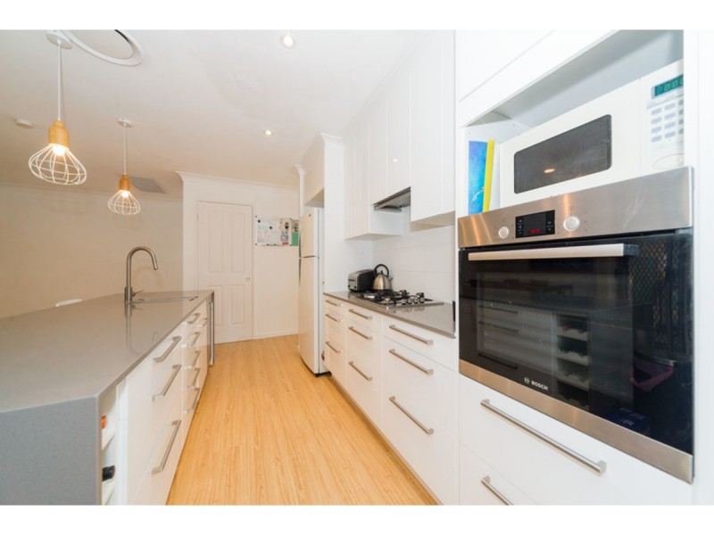 27 Anchorage Way, Biggera Waters QLD 4216