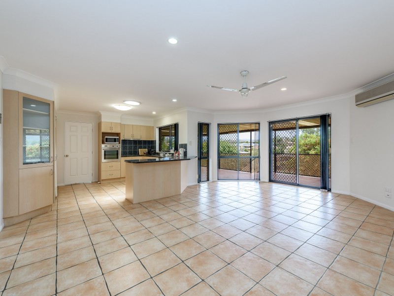 5 Maui Crescent, Oxenford QLD 4210