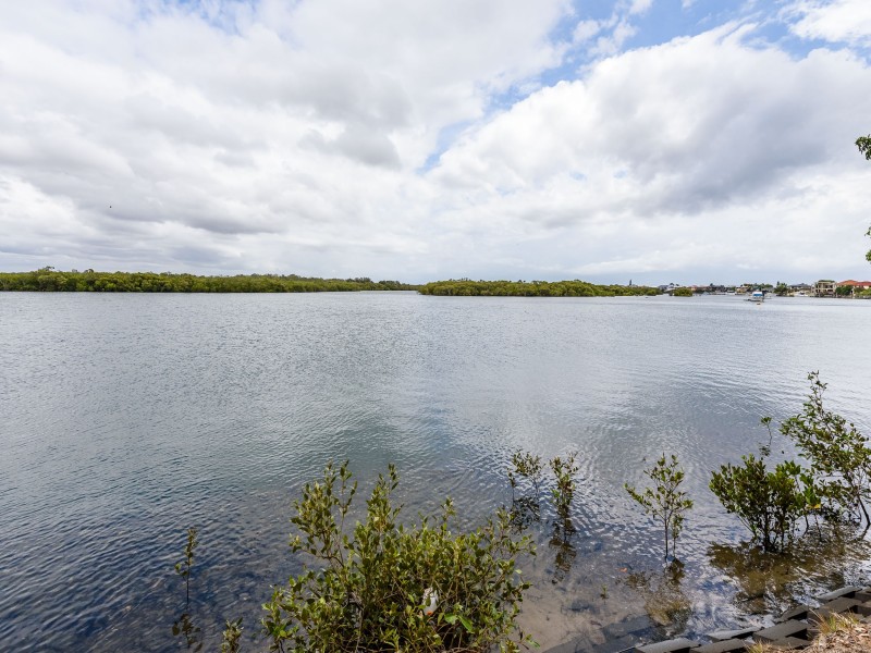 15 Tallara Street, Coombabah QLD 4216