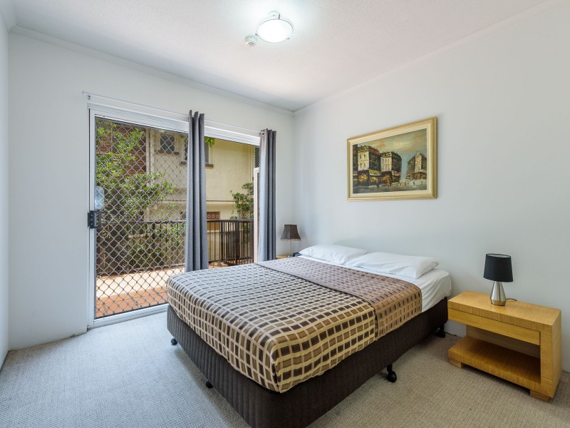17A/220 Marine Parade, Labrador QLD 4215