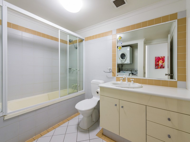 17A/220 Marine Parade, Labrador QLD 4215