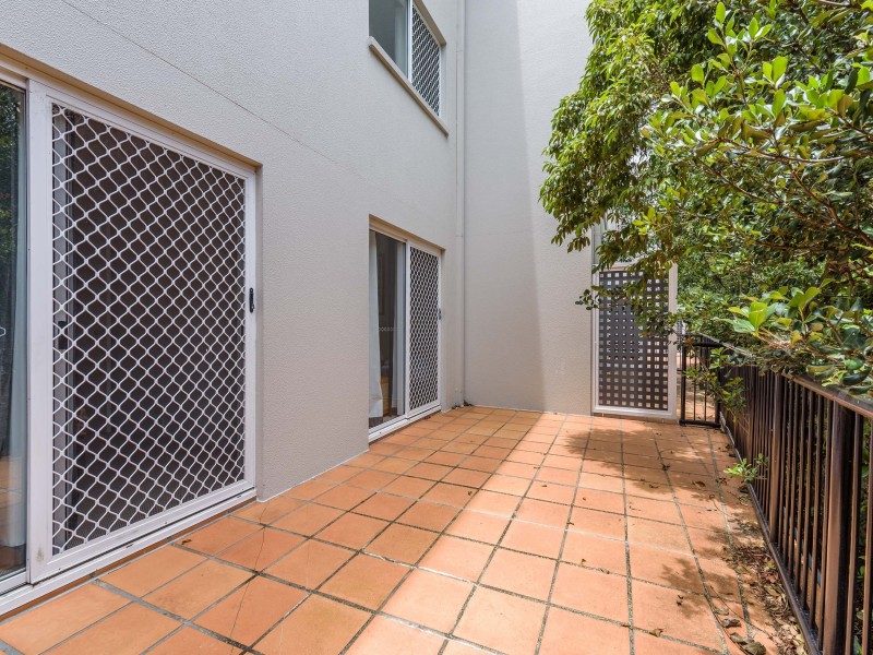 17A/220 Marine Parade, Labrador QLD 4215