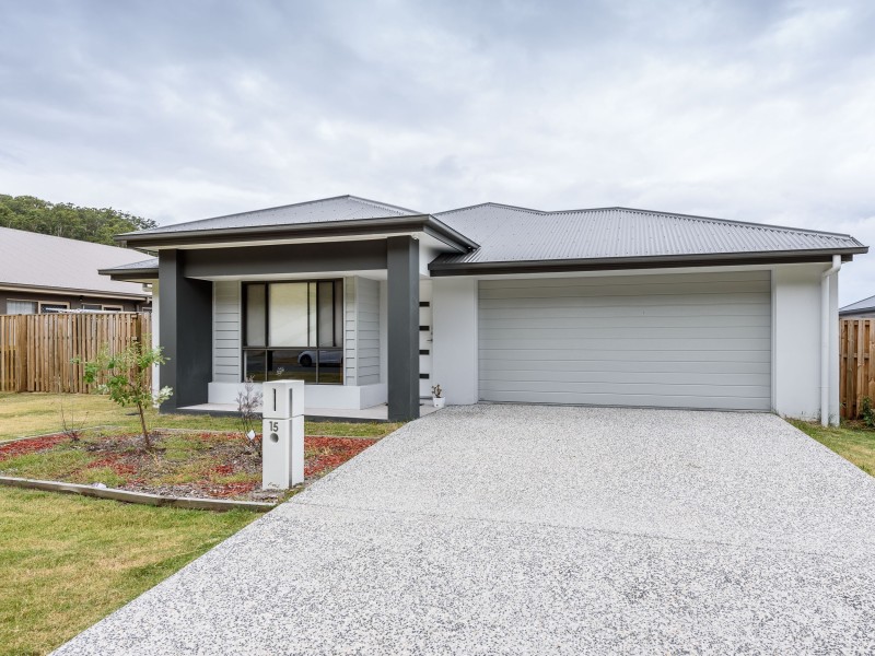 15 Grevillia Crescent, Maudsland QLD 4210