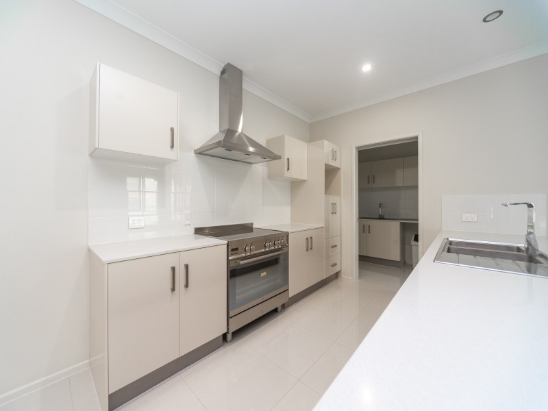14 Shepparton Road, Helensvale QLD 4212