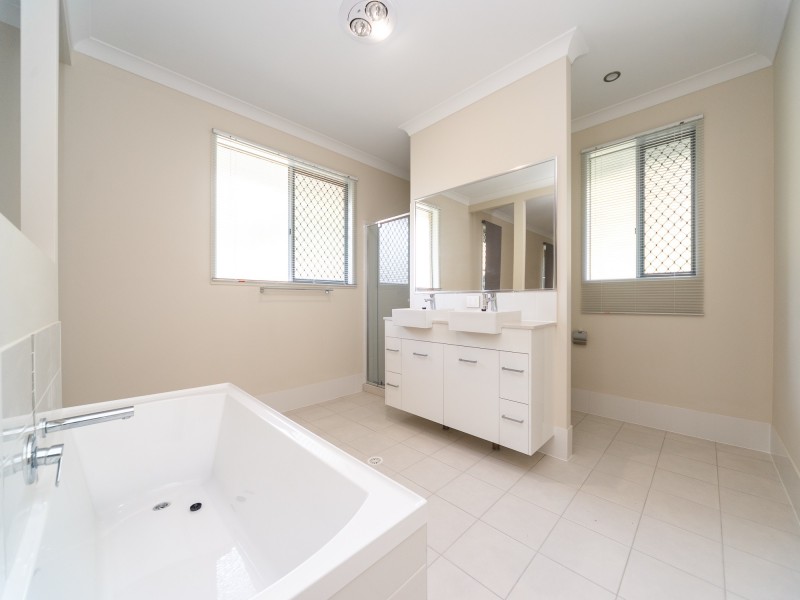 14 Shepparton Road, Helensvale QLD 4212
