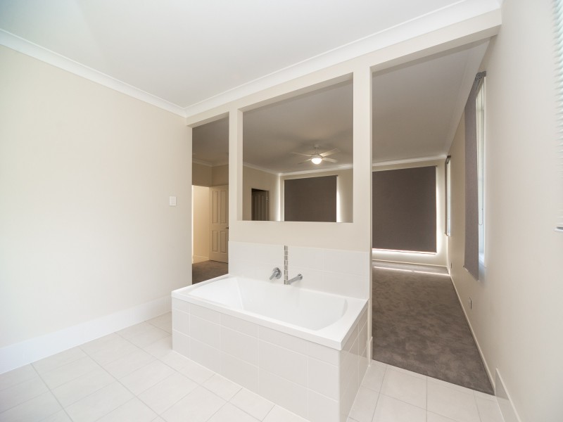 14 Shepparton Road, Helensvale QLD 4212
