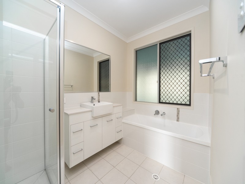 14 Shepparton Road, Helensvale QLD 4212