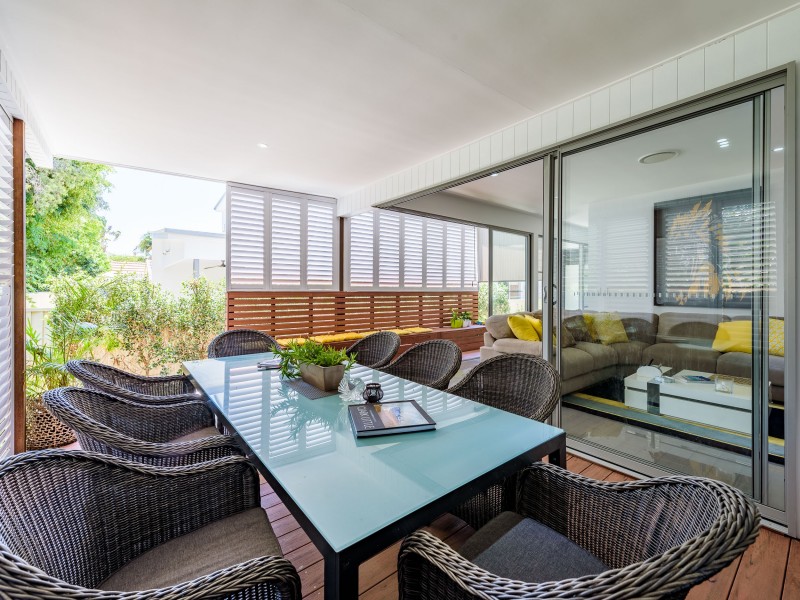 2/24 Drake Avenue, Paradise Point QLD 4216
