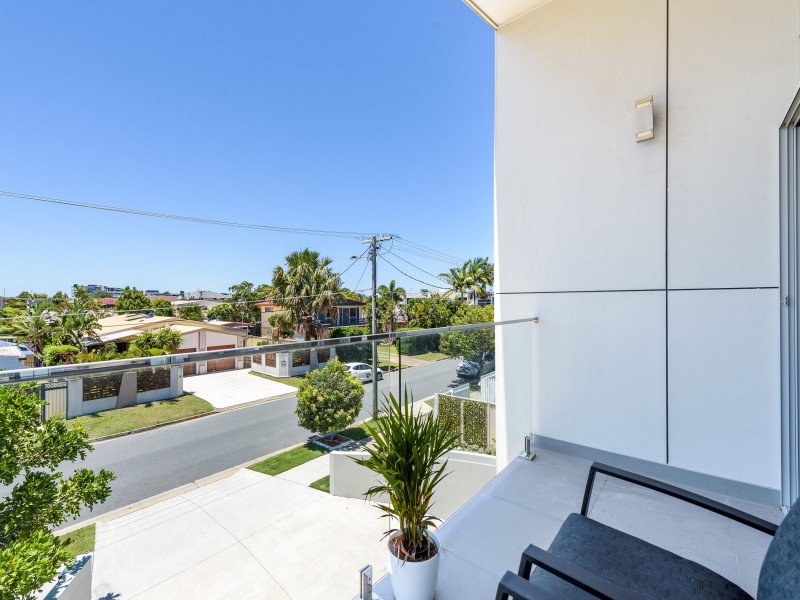 2/24 Drake Avenue, Paradise Point QLD 4216