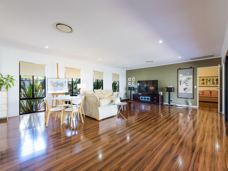 51 Hawkesbury Avenue, Pacific Pines QLD 4211