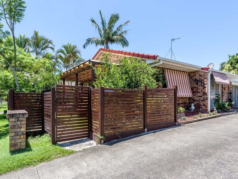 1/7 Stephanie Court, Labrador QLD 4215