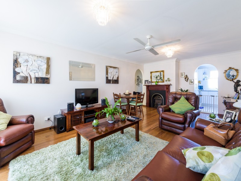 1/7 Stephanie Court, Labrador QLD 4215