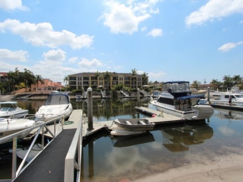 7/20 Canal Avenue, Runaway Bay QLD 4216