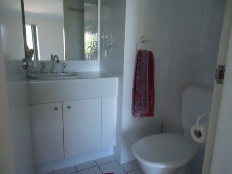 7/20 Canal Avenue, Runaway Bay QLD 4216