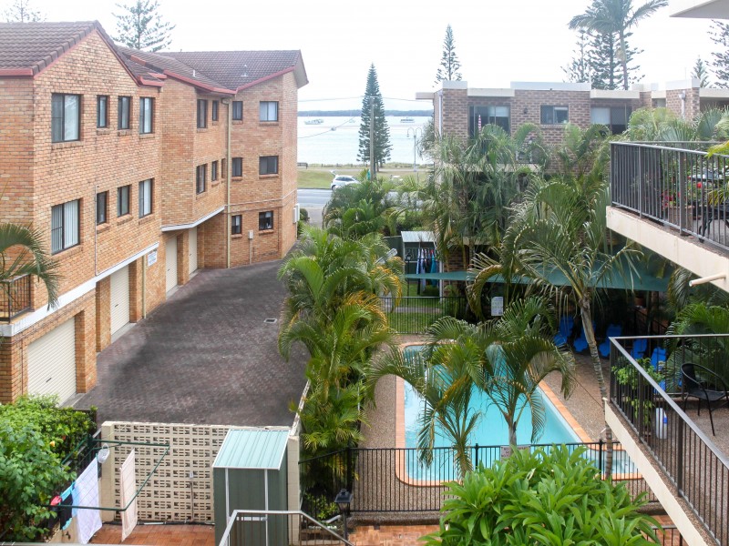 27/490 Marine Parade, Biggera Waters QLD 4216