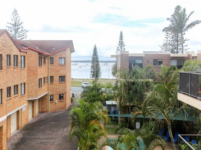 27/490 Marine Parade, Biggera Waters QLD 4216