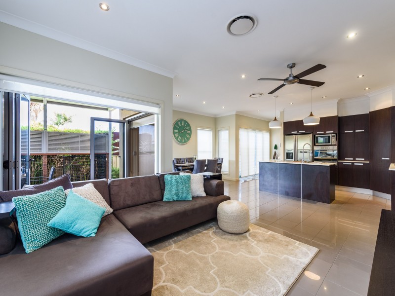 2/40 Middle Street, Labrador QLD 4215