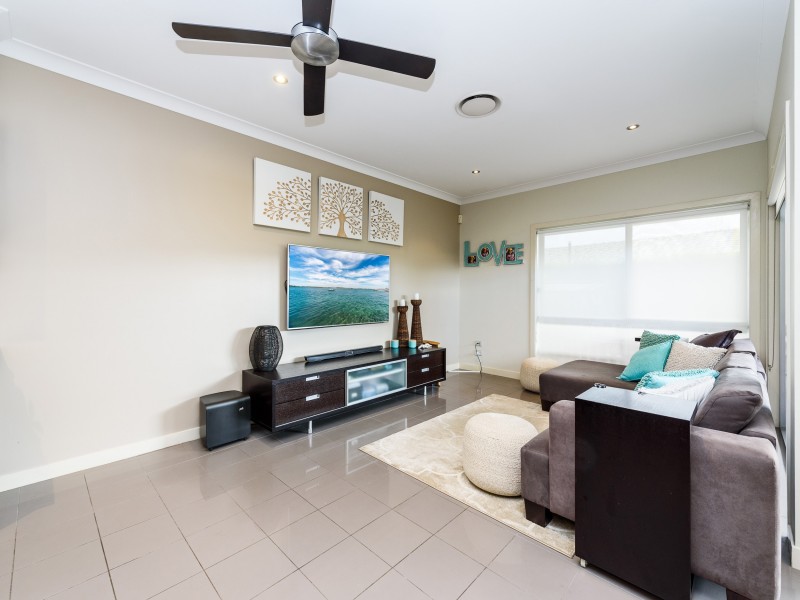 2/40 Middle Street, Labrador QLD 4215