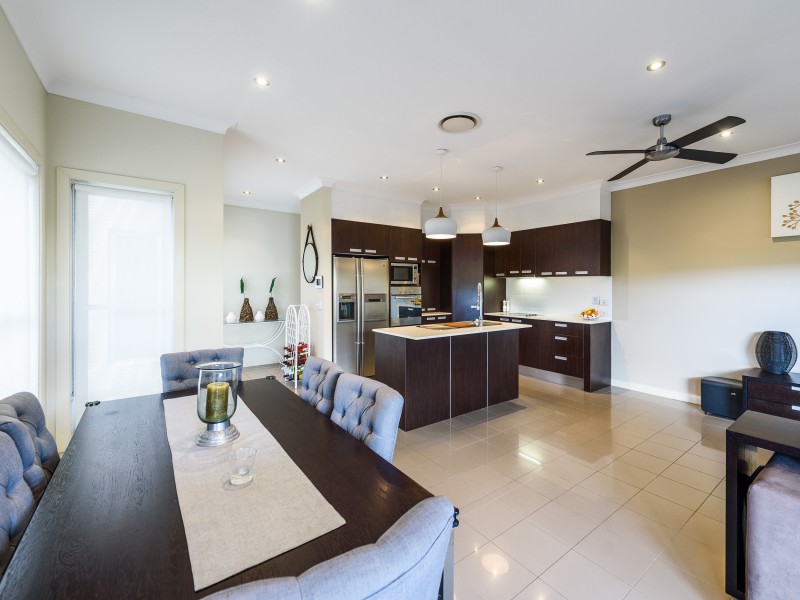 2/40 Middle Street, Labrador QLD 4215