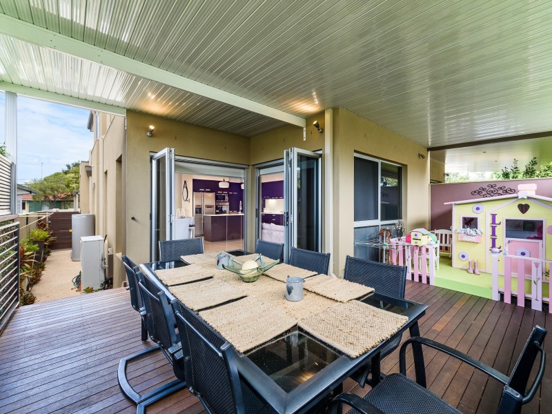 2/40 Middle Street, Labrador QLD 4215