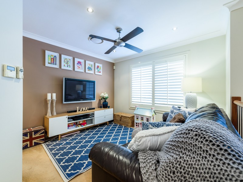 2/40 Middle Street, Labrador QLD 4215