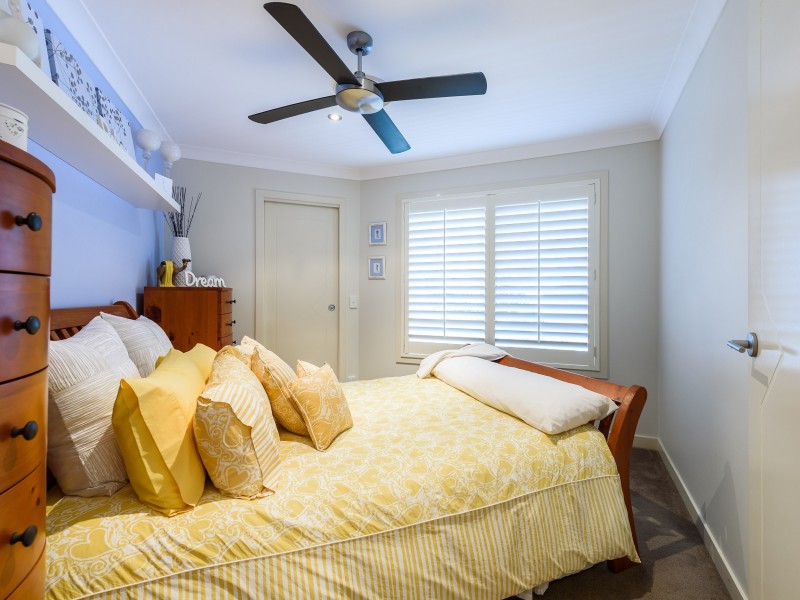 2/40 Middle Street, Labrador QLD 4215