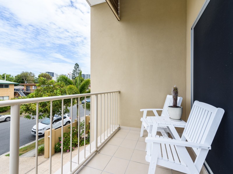 2/40 Middle Street, Labrador QLD 4215