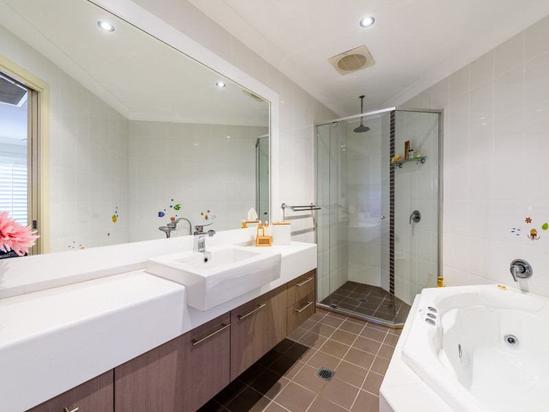 2/40 Middle Street, Labrador QLD 4215